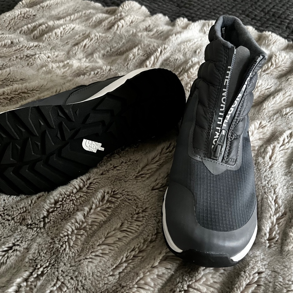 Northface slip on zip boots